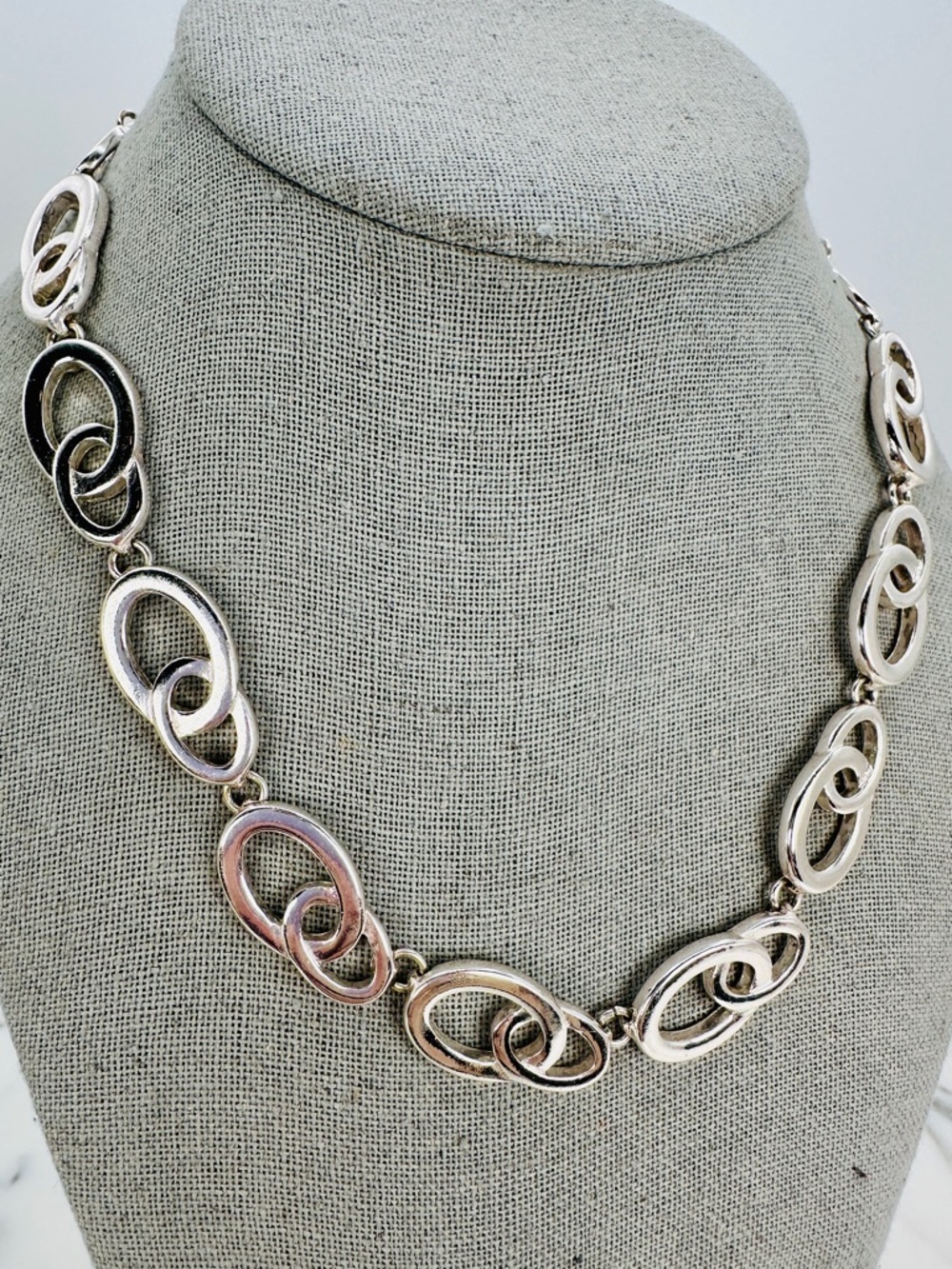 Vintage Signed Liz Claiborne Silver Tone Necklace Abstract Interlocking Ovals